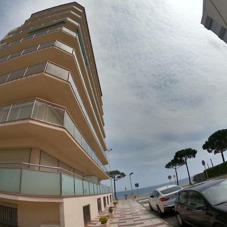 Apartamento A Primera Linea De Mar En Platja D'Aro Ngoại thất bức ảnh