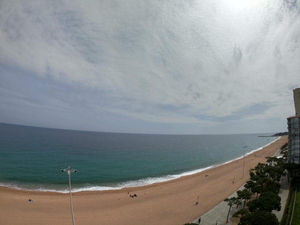 Apartamento A Primera Linea De Mar En Platja D'Aro Ngoại thất bức ảnh